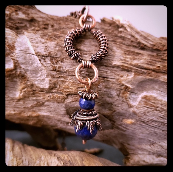 Handcrafted coiled copper pendant with Lapis. - Picture 1 of 4